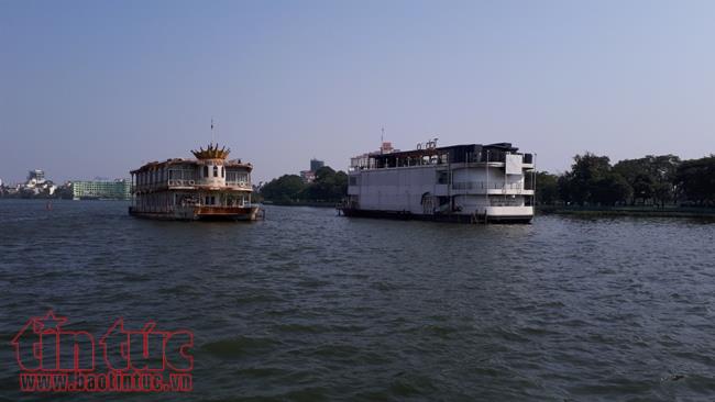 Nạo vét xong khu vực Hồ Tây, 2 du thuyền vẫn chưa di dời ảnh 1
